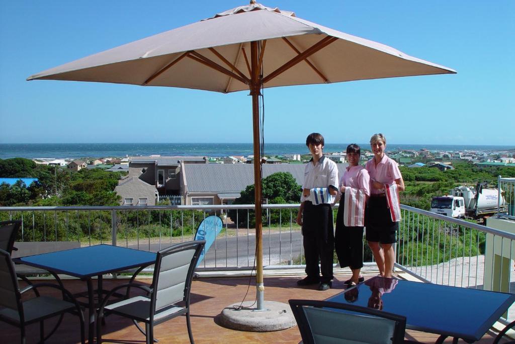 Jack'S Seaview Inn Bettys Bay Exterior photo